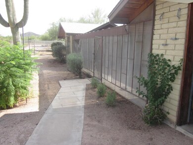FRONT WALKWAY