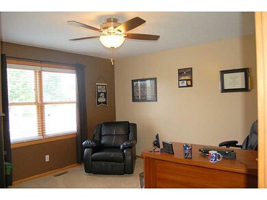 2935 Fox Ridge Dr, Columbus, IN 47203 - photo 6