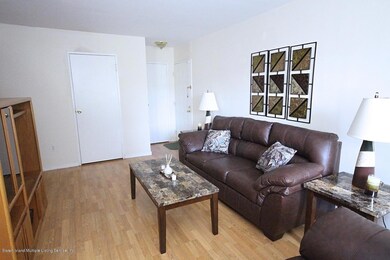 140 Devon Loop unit 3, Staten Island, NY 10314 - photo 4