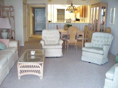 823-living-dining area to kitchen