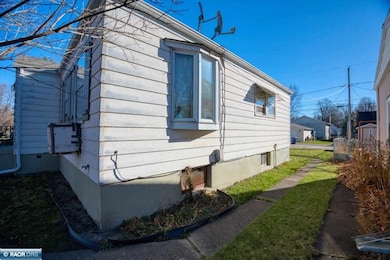 914 Michigan St, Hibbing, MN 55746 - photo 4