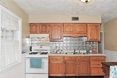 2405 Forest St, Easton, PA 18042 - photo 7