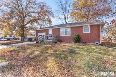 105 2nd Cross St, Mechanicsburg, IL 62545 - photo 3