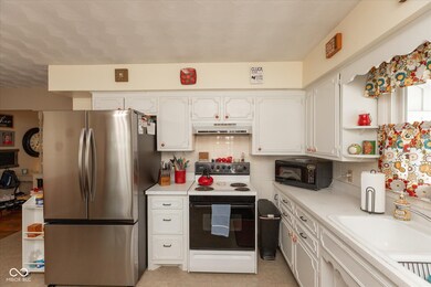 560 Barnett Ct, Whiteland, IN 46184 - photo 7