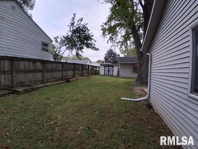 1344 W 37th St, Davenport, IA 52806 - photo 6