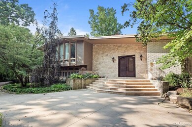 1125 Eton Cross Rd, Bloomfield Hills, MI 48304 - photo 2