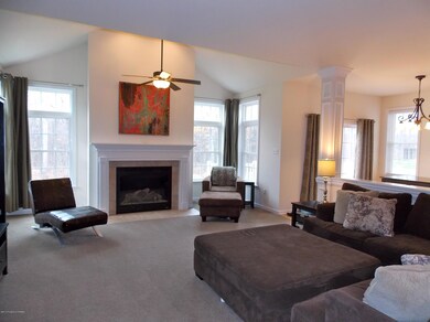 1090 Woodberry Dr, Mountain Top, PA 18707 - photo 2