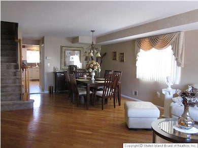 68 Darnell Ln, Staten Island, NY 10309 - photo 4