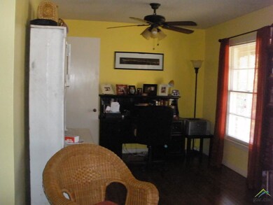 1526 Graham Dr, Tyler, TX 75701 - photo 4