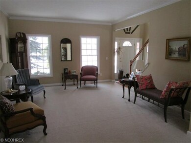 Living Room Features crown molding