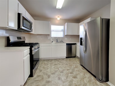 8522 Woodcamp Dr, Houston, TX 77088 - photo 3