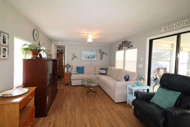 121 W Saint Johns Way, Apollo Beach, FL 33572 - photo 4