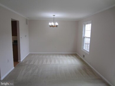 9228 Sand Creek Ct, Burke, VA 22015 - photo 3