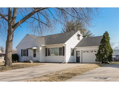 355 21st St NW, Cedar Rapids, IA 52405 - photo 2