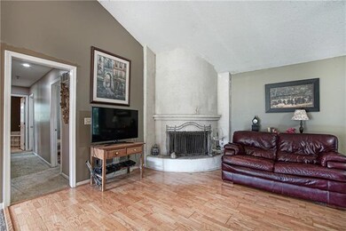 19490 S Lone Elm Rd, Spring Hill, KS 66083 - photo 4