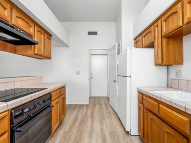 2048 Maple St-12