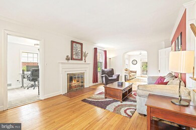 4322 Kentbury Dr, Bethesda, MD 20814 - photo 5