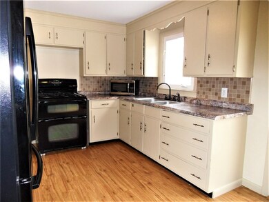 208 Marshall Rd, Woonsocket, RI 02895 - photo 5