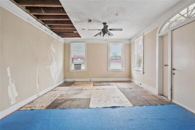 Lots of natural light - living room/Apt B