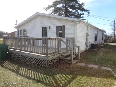 2001 E Main St, Niles, MI 49120 - photo 2