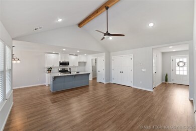 317 SE 6th St, Pryor, OK 74361 - photo 6