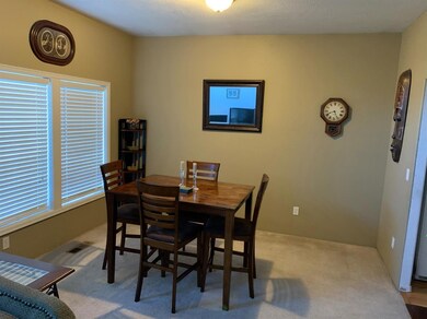 246 Meadowbrook Dr, Central Point, OR 97502 - photo 4