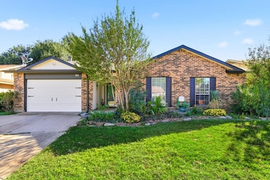 814 W Embercrest Dr, Arlington, TX 76017 - photo 5