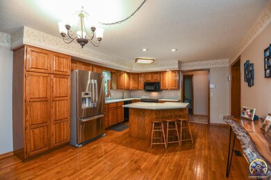 3768 SW Wood View Dr, Topeka, KS 66610 - photo 5