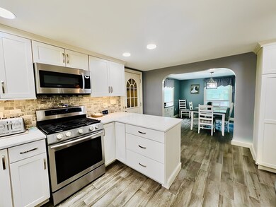 16 Hampton St, Saugus, MA 01906 - photo 6