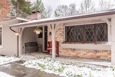 3926 Lake Dr SE, Grand Rapids, MI 49546 - photo 5