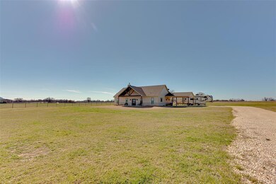 1155 Meadow Bend Cir, Stephenville, TX 76401 - photo 3