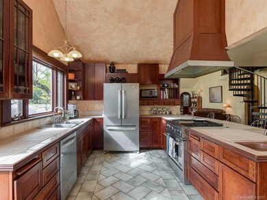 924 W Chapel Rd, Asheville, NC 28803 - photo 7