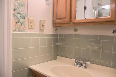 Bathroom 1-2
