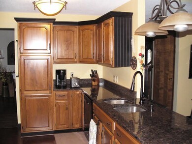 105 Ledgewood Rd, Claremont, NH 03743 - photo 4