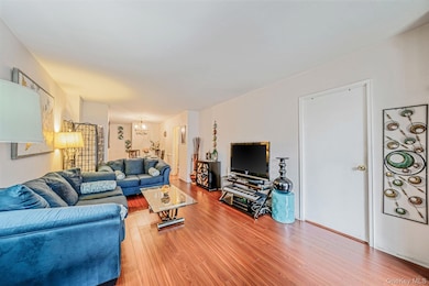 61-25 97th St unit 2B, Rego Park, NY 11374 - photo 4