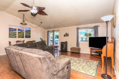 1531 SW 17th St, Redmond, OR 97756 - photo 3