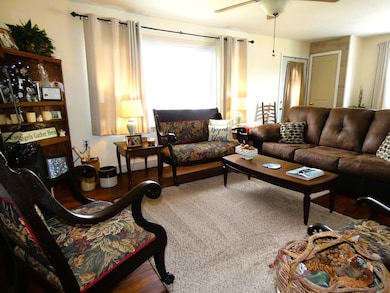 855 Goolsby St, Marion, VA 24354 - photo 2