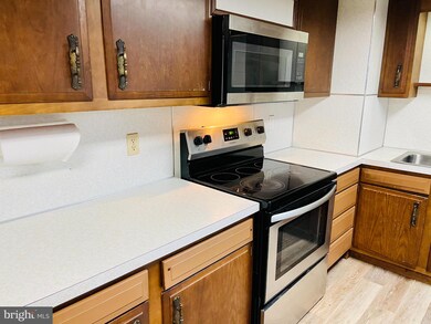 347 N 10th St, Reading, PA 19604 - photo 7