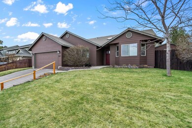 2427 SW 33rd St, Redmond, OR 97756 - photo 2