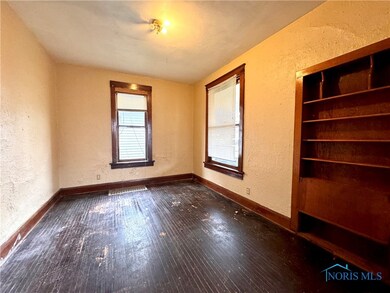 Bedroom 1 - Main floor
