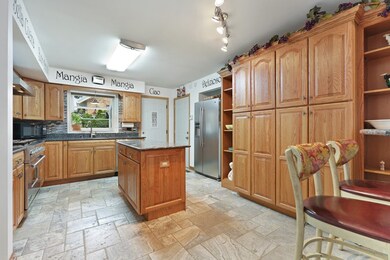 5820 W Maple Ave, Berkeley, IL 60163 - photo 5