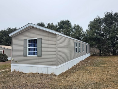 5 Dunlop Ave, Mechanic Falls, ME 04256 - photo 2