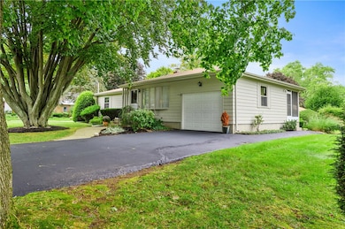 34 Randall St, Greenville, RI 02828 - photo 3