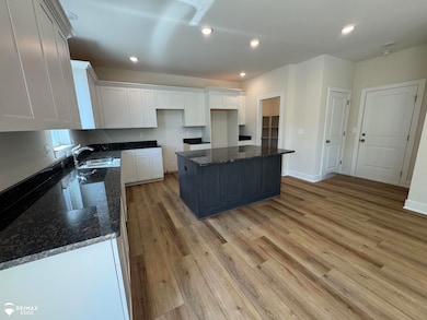 8018 Bradbury Ln, Grand Blanc, MI 48439 - photo 3