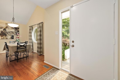 11921 Moss Point Ln, Reston, VA 20194 - photo 4