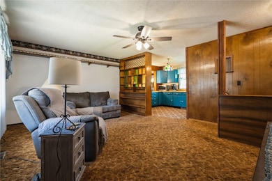 921 3rd Ave NE, Oelwein, IA 50662 - photo 3