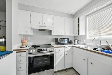 316 W 3rd St, Phoenix, OR 97535 - photo 7