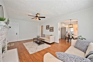 Arched entry to the dining area and kitchen!