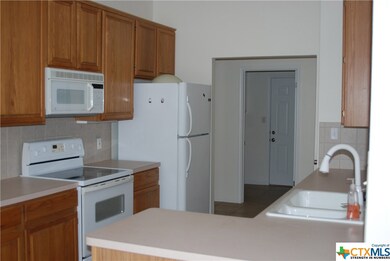 2002 Lancaster St, San Marcos, TX 78666 - photo 6