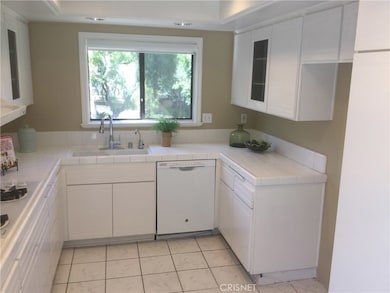 21800 Marylee St unit 56, Woodland Hills, CA 91367 - photo 3